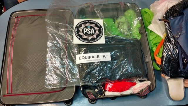 В Аргентине задержали россиянина с чемоданом кокаина - сюрприз, сюрприз