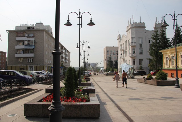 На центральной улице Орла начали разваливаться "гробы"
