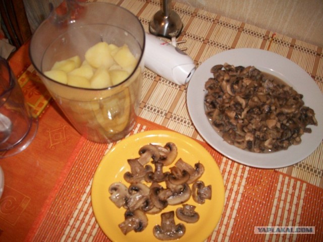 Грибной суп с куриными клёцками