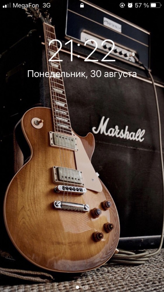 У кого что стоит на заставке телефона?