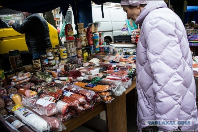 Просто отправка 300 килограммов санкционной продукции с витрин одного из магазинов Екатеринбурга в топку