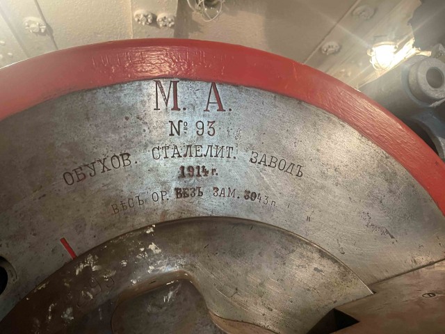 Орудия, от холостого залпа которых сносит крыши и выбивает стекла