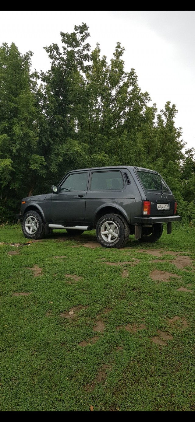 49 лет исполнилось Lada Niva