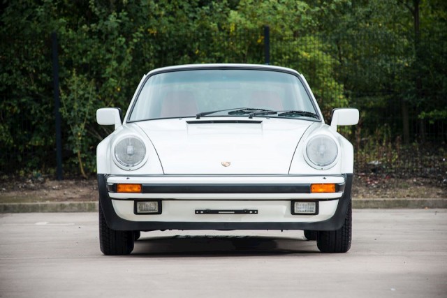 Капсула времени: Porsche 911 1986 года с пробегом 743 километра