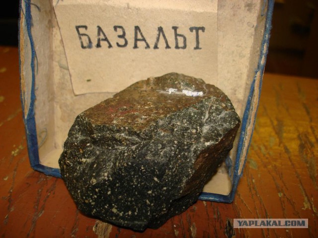 Напор лавы, стекающей в океан