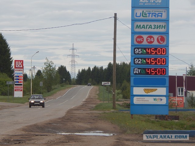 В России за неделю подешевел бензин.