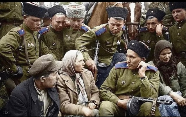 Казаки с флагами в Туапсе