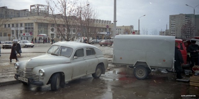 Тюнинговали как могли: винтажные «Москвичи», «Победы» и «Волги» в минских дворах 25 лет назад