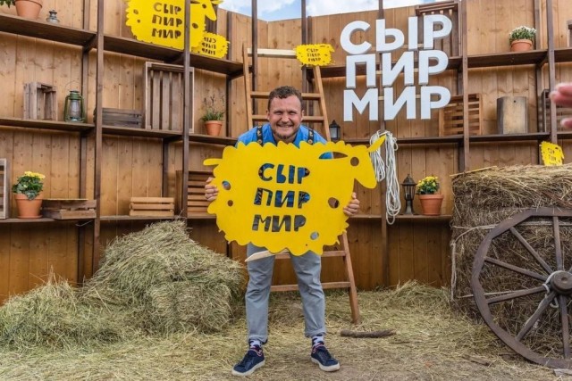 У военкоматов скандируют: "Россия!"