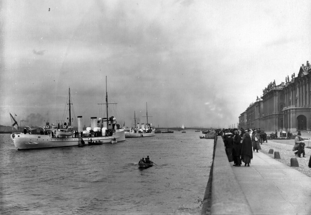 Прогулка по Санкт-Петербургу 1905 года