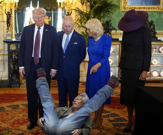 Дональд и Мелания Трамп вчера покинули Великобританию