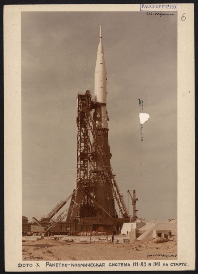 Рассекреченные оригиналы фотографий советской ракетной системы Н1-Л3 с описанием.