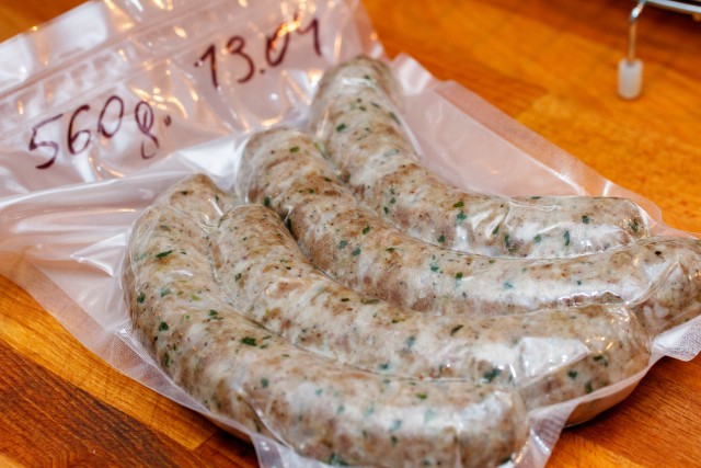 Колбаски-гриль с черемшой