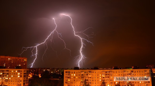 Чад Коуэн 6 лет охотился за грозами, чтобы снять это видео