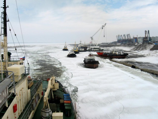 Волга впадает в Черное море...