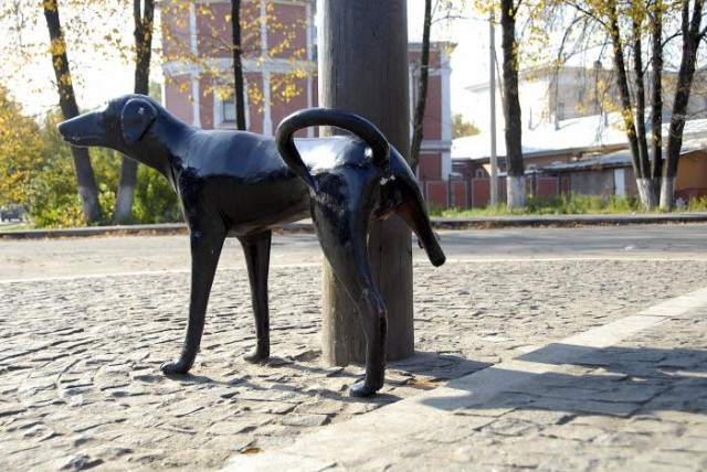 Памятники, способные удивить любого