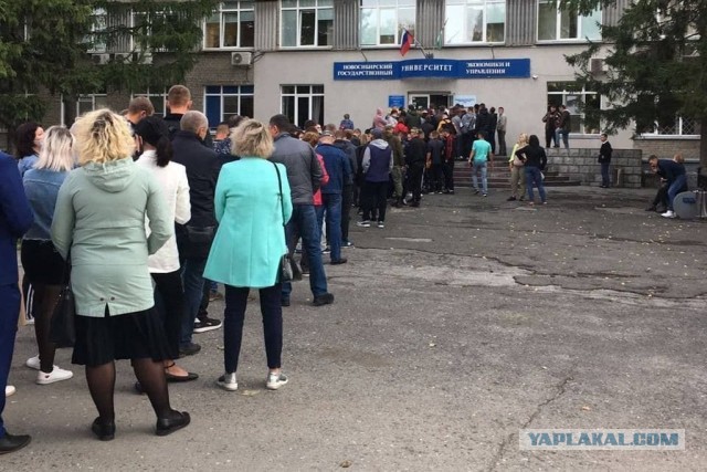 В первый день голосования на выборах в Госдуму на участках возникли аномальные очереди