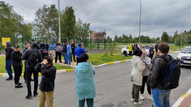Жители Сургута устроили митинг у дома оскорбившей их южанки