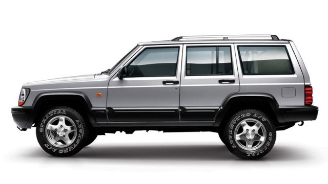 Мотор от Renault, два моста без рамы и вторая жизнь в Китае: история Jeep Cherokee XJ