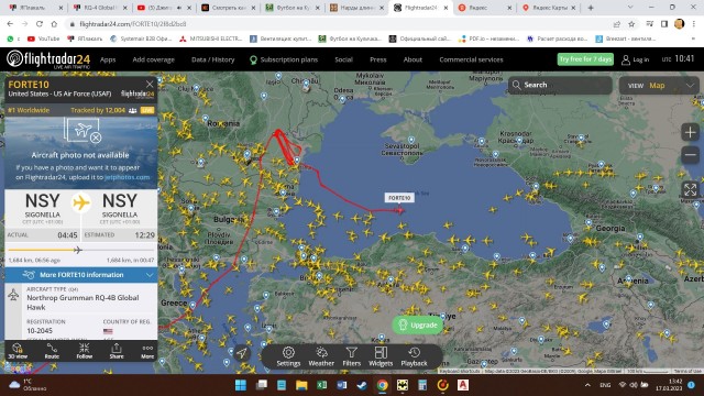 RQ-4 Global Hawk приближается к полуострову Крым
