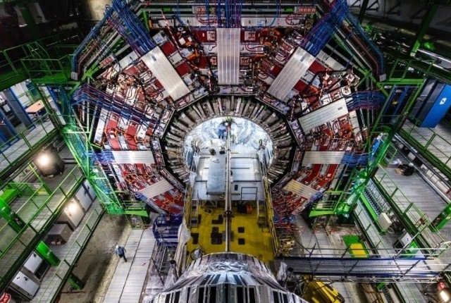 Лаборатория CERN уволит около 500 сотрудников, связанных с Россией