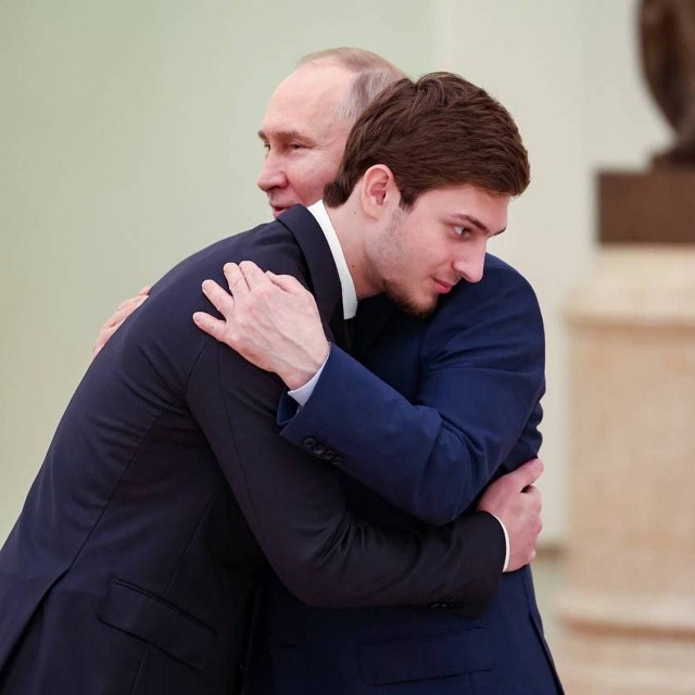 Когда дед уже не вывозит, но на районе появился любитель бабушек