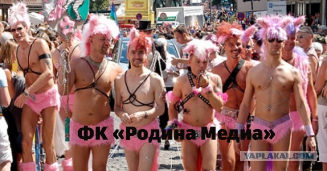 Футболист Даниил Крапивников ударил девушку в живот в московском баре.