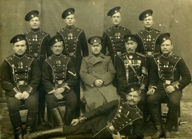 Помогите определить военных Царской армии