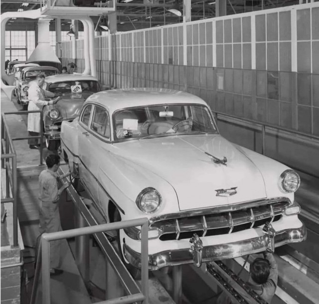 Принципиальная разница между технологией сборки автомобилей Opel Kadett и "Москвич"