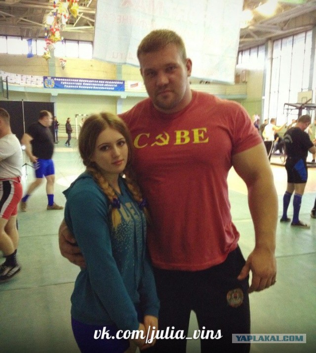 Юная бодибилдерша с лицом куклы Барби