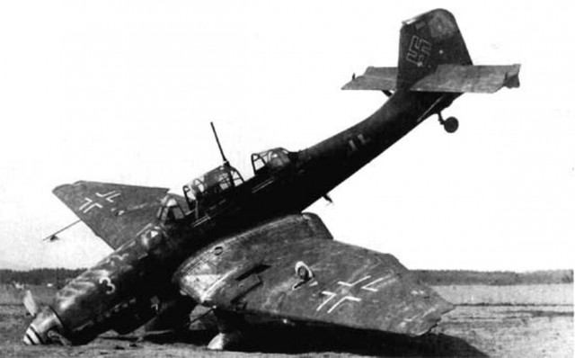 Редкий кадр! Гибель пикирующего бомбардировщика Ju-87