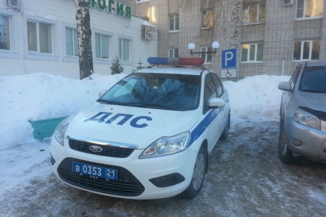 На парковке у "Капитолия", Шереметьевская улица. Зарисовка руки Зощенко "Инвалид".