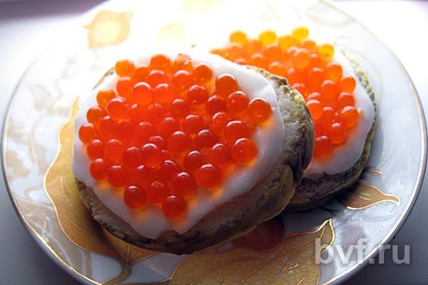 Бутерброд с красной икрой