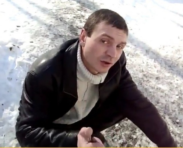 В Краснодаре кавказцы вышли потанцевать лезгинку посреди дороги, что не понравилось футбольным фанатам, которые прервали веселье
