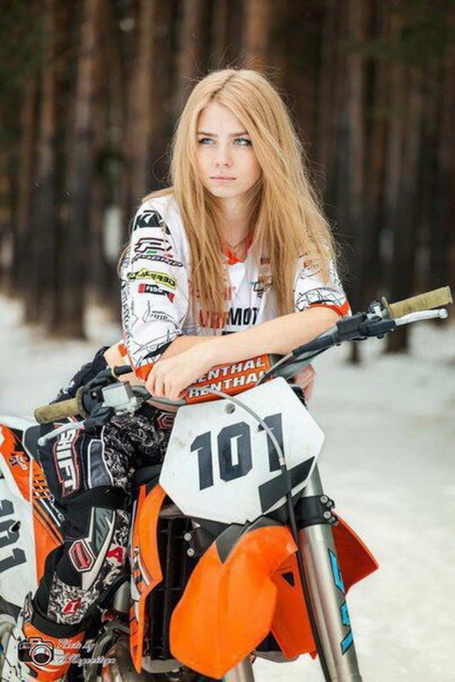 Девушки на спорте и около него!