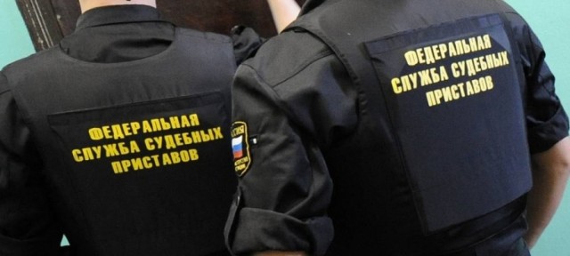 Приставы оставили без денег