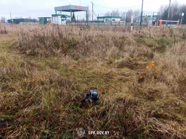Белорусские пограничники сбили беспилотник, перелетевший границу со стороны Украины.