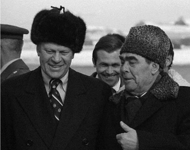 Кто, кто?! Ильич в пальто!
