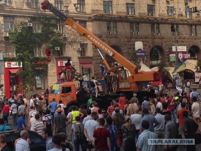 На Майдане снова горят шины
