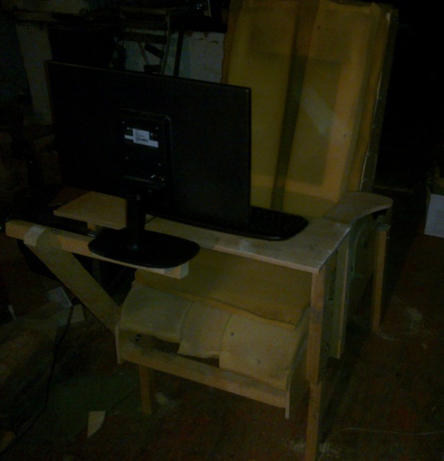 "Стол-кресло" под компьютер своими руками