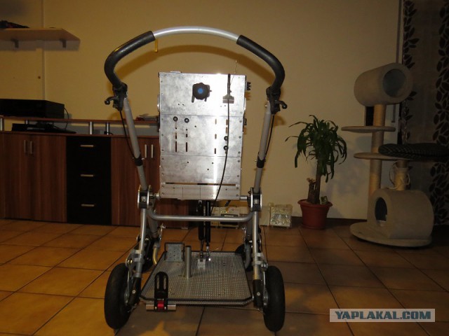 Переделанная инвалидная коляска для ребёнка