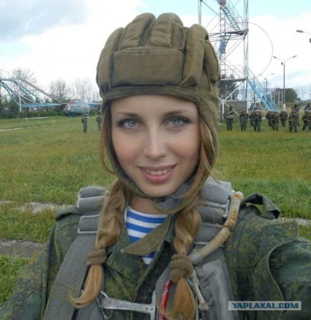 Очаровательные курсантки Рязанского высшего воздушно-десантного командного училища