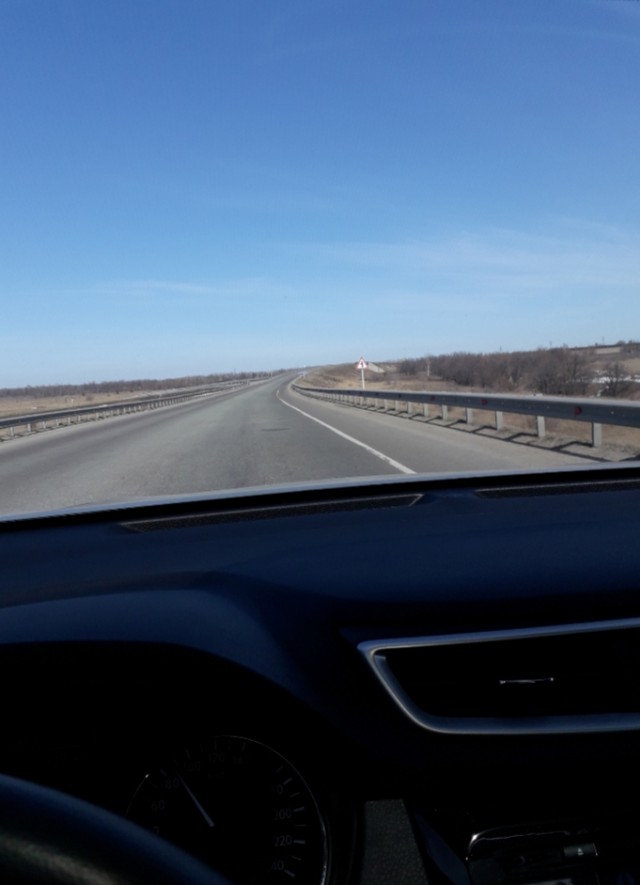 Давайте фото у кого какой вид из окна на оживленные улицы городов в настоящий момент