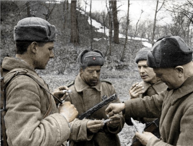 Фотографии связанных с историей Красной и Советской Армии.