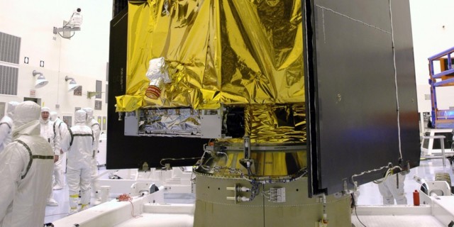 Зачем космические аппараты покрывают золотой фольгой и почему не серебряной