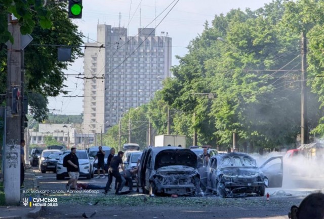 Кадры уничтожения украинского БЭКа российским "Ланцетом" во время сегодняшней попытки атаки на Крымский мост.