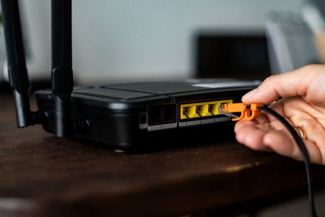 Отключать интернет по ночам ради повышения рождаемости предложили в России