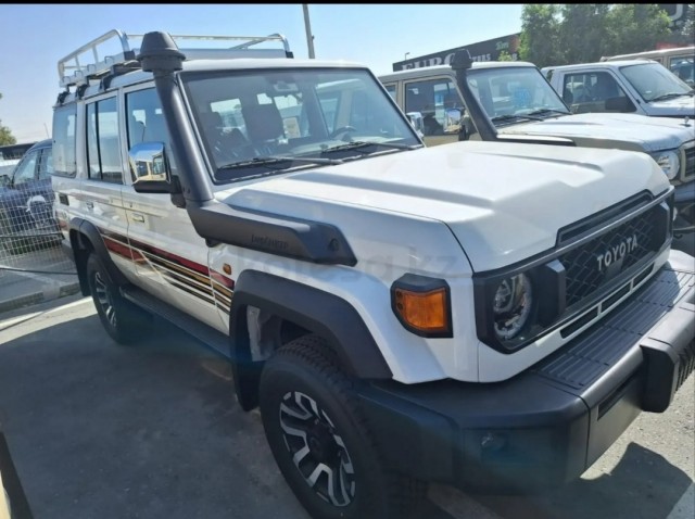 Toyota Land Cruiser 70: машина, которая переживет всех нас