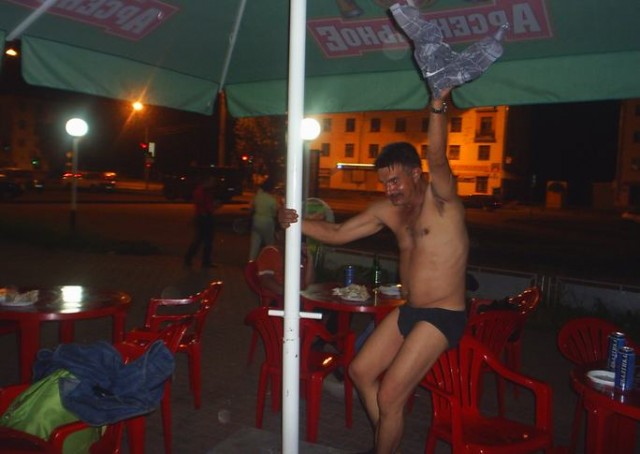 Фотожаба: красные трусы