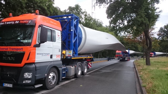 Перевозка лопасти ветрогенератора. Дания